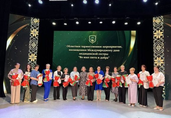 18-05-26-3 (1) Работники Клецкой ЦРБ награждены в честь профессионального праздника